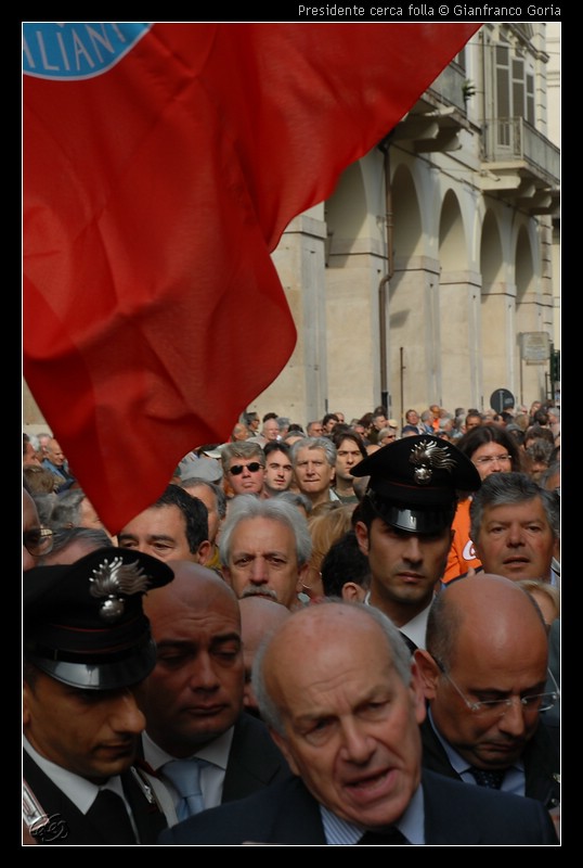 DSC_2605 Presidente cerca folla.jpg